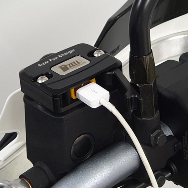 リザーブタンク ボルトオンタイプ USBポート | コルハート株式会社 二輪車